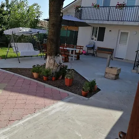 Casa Georgeta 2 Mai 게스트하우스 *